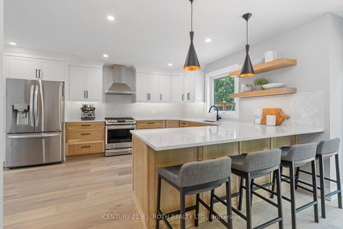 Photo 12 at 67 GRANT'S Way, Ardagh, Barrie