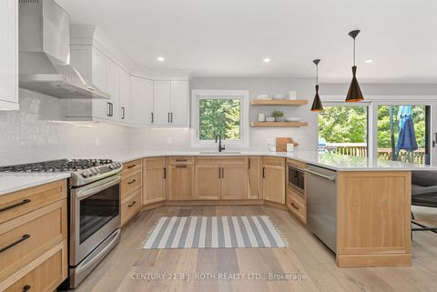 Photo 13 at 67 GRANT'S Way, Ardagh, Barrie