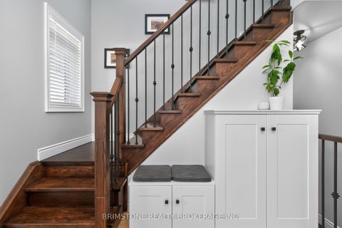 Photo 5 at 15 Lowry Court, Edgehill Drive, Barrie