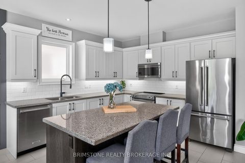 Photo 11 at 15 Lowry Court, Edgehill Drive, Barrie