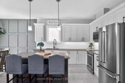 Photo 12 at 15 Lowry Court, Edgehill Drive, Barrie