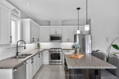 Photo 15 at 15 Lowry Court, Edgehill Drive, Barrie