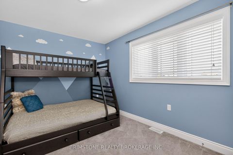 Photo 23 at 15 Lowry Court, Edgehill Drive, Barrie