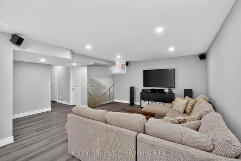 Photo 30 at 15 Lowry Court, Edgehill Drive, Barrie