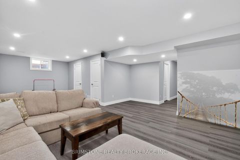 Photo 31 at 15 Lowry Court, Edgehill Drive, Barrie