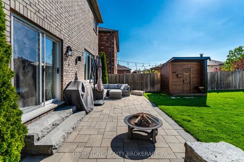 Photo 33 at 15 Lowry Court, Edgehill Drive, Barrie