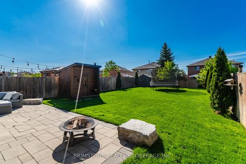 Photo 35 at 15 Lowry Court, Edgehill Drive, Barrie