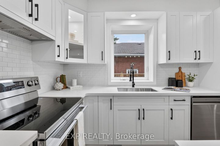 Photo 11 at 325 Queensdale Avenue E, Inch Park, Hamilton