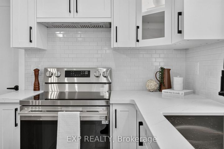 Photo 12 at 325 Queensdale Avenue E, Inch Park, Hamilton