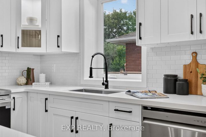 Photo 14 at 325 Queensdale Avenue E, Inch Park, Hamilton