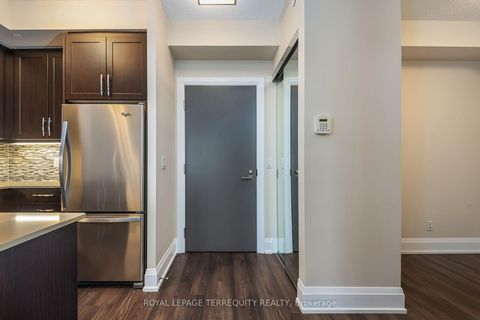 Photo 1 at 911 - 1 Old Mill Drive, Swansea, Toronto