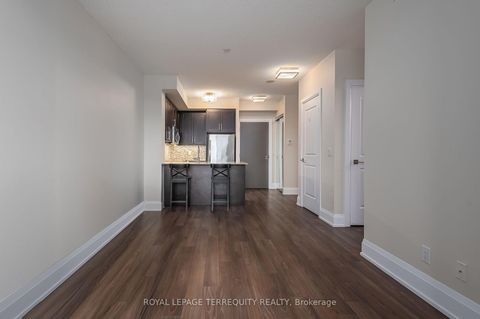 Photo 10 at 911 - 1 Old Mill Drive, Swansea, Toronto