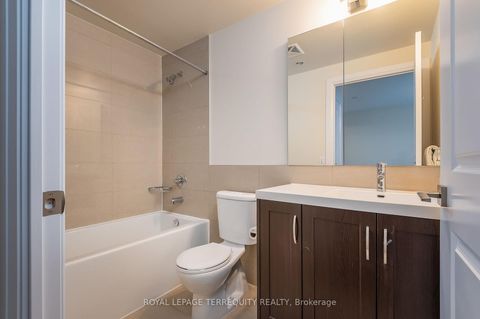 Photo 16 at 911 - 1 Old Mill Drive, Swansea, Toronto