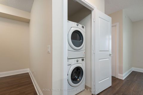 Photo 17 at 911 - 1 Old Mill Drive, Swansea, Toronto
