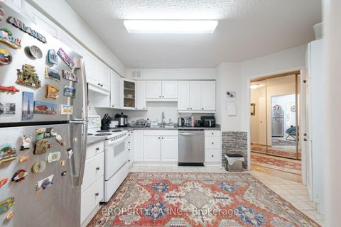 Photo 7 at 303 - 75 Graydon Hall Drive, Donalda, Toronto