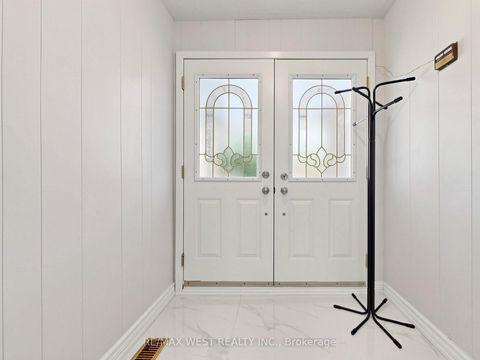 Photo 1 at 41 Burnview Crescent, Woburn, Toronto