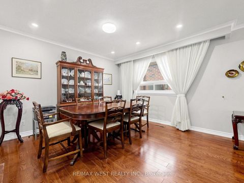 Photo 3 at 41 Burnview Crescent, Woburn, Toronto