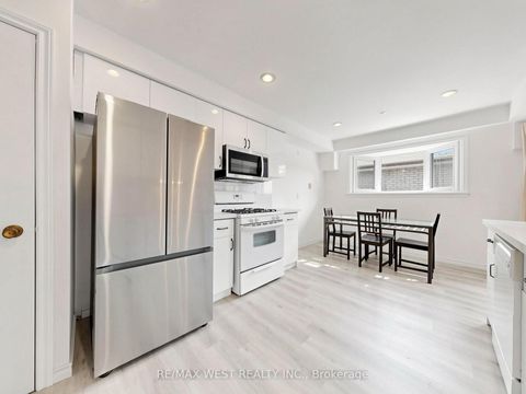 Photo 6 at 41 Burnview Crescent, Woburn, Toronto