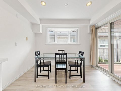 Photo 7 at 41 Burnview Crescent, Woburn, Toronto