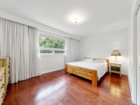 Photo 10 at 41 Burnview Crescent, Woburn, Toronto