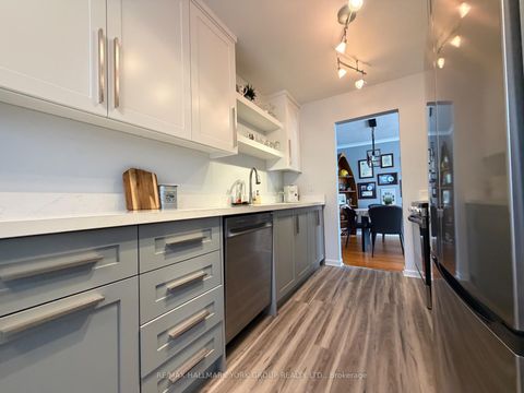 Photo 4 at 689 Sunnypoint Drive, Leslie Valley, Newmarket