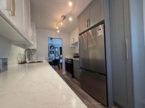 Photo 5 at 689 Sunnypoint Drive, Leslie Valley, Newmarket