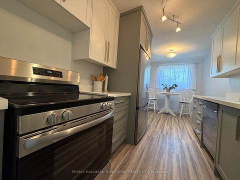 Photo 6 at 689 Sunnypoint Drive, Leslie Valley, Newmarket