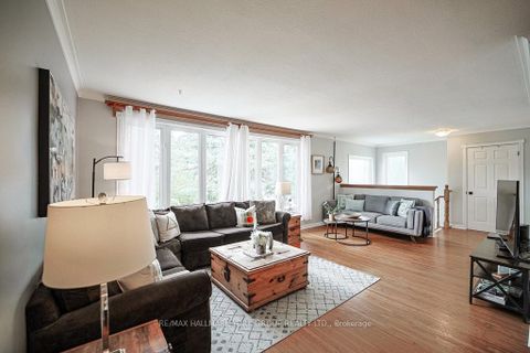 Photo 9 at 689 Sunnypoint Drive, Leslie Valley, Newmarket