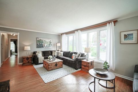 Photo 11 at 689 Sunnypoint Drive, Leslie Valley, Newmarket