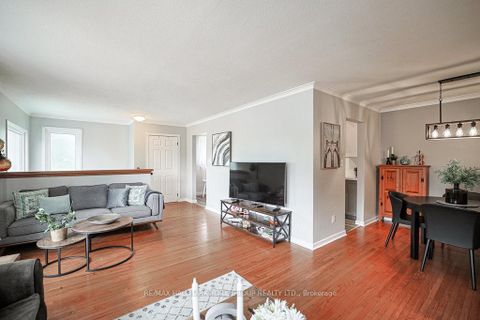 Photo 18 at 689 Sunnypoint Drive, Leslie Valley, Newmarket
