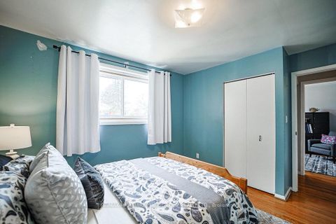 Photo 26 at 689 Sunnypoint Drive, Leslie Valley, Newmarket