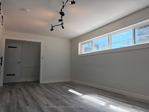 Photo 40 at 689 Sunnypoint Drive, Leslie Valley, Newmarket