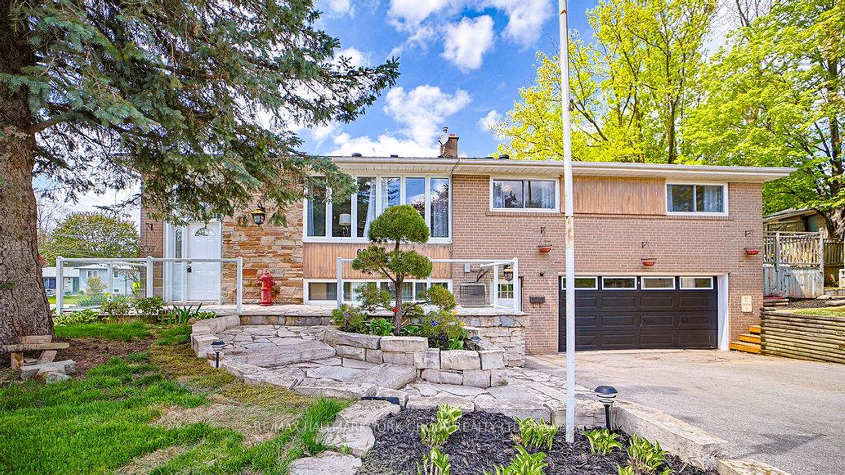 689 Sunnypoint Drive, Leslie Valley, Newmarket photo number 2