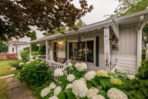Photo 1 at 28 Flora Court, Rural Innisfil, Innisfil