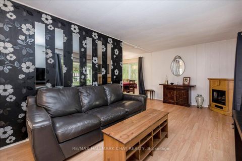 Photo 3 at 28 Flora Court, Rural Innisfil, Innisfil