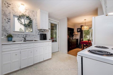 Photo 6 at 28 Flora Court, Rural Innisfil, Innisfil