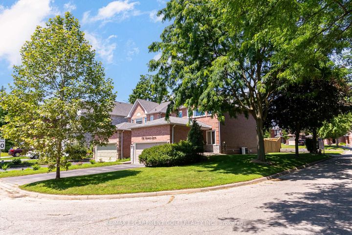 Photo 2 at 1190 Windgrove Square, Liverpool, Pickering