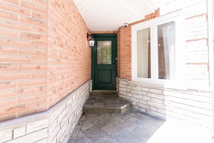 Photo 3 at 1190 Windgrove Square, Liverpool, Pickering