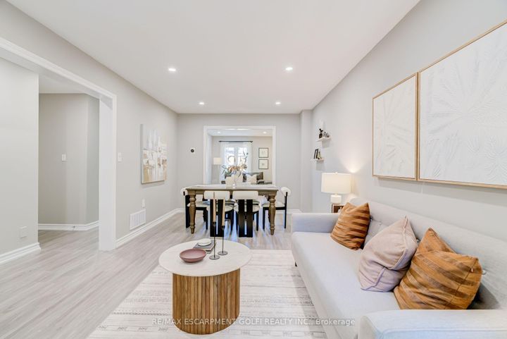 Photo 5 at 1190 Windgrove Square, Liverpool, Pickering