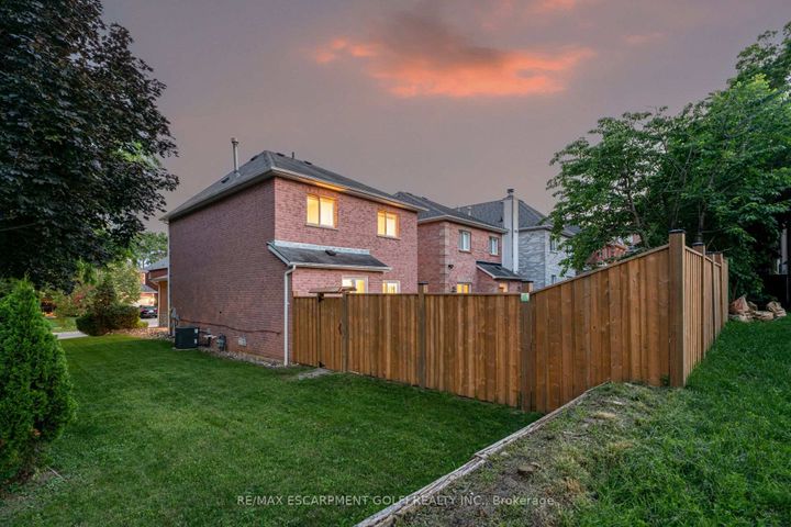 Photo 24 at 1190 Windgrove Square, Liverpool, Pickering