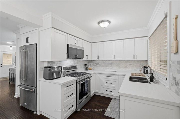 Photo 5 at 5185 Bunton Crescent, Orchard, Burlington