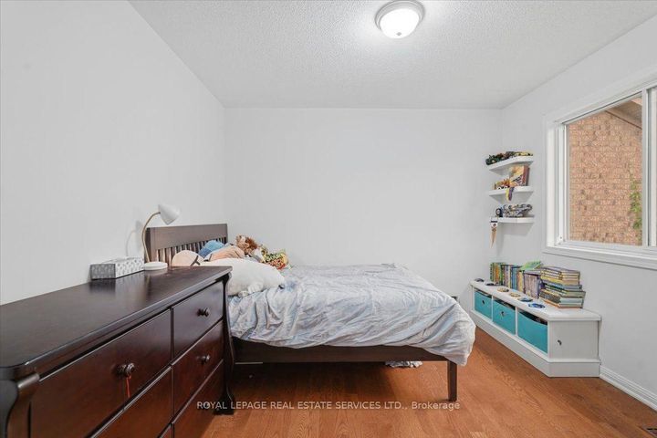 Photo 11 at 5185 Bunton Crescent, Orchard, Burlington
