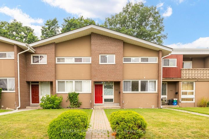 Photo 1 at 3226 - 3226 The Credit Woodlands, Erindale, Mississauga