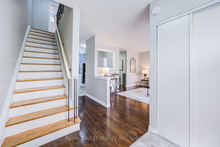 Photo 2 at 3226 - 3226 The Credit Woodlands, Erindale, Mississauga