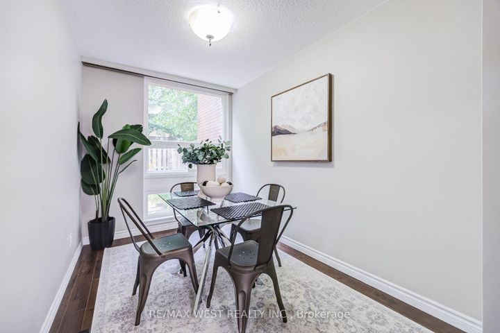 Photo 5 at 3226 - 3226 The Credit Woodlands, Erindale, Mississauga