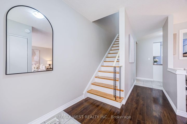 Photo 8 at 3226 - 3226 The Credit Woodlands, Erindale, Mississauga