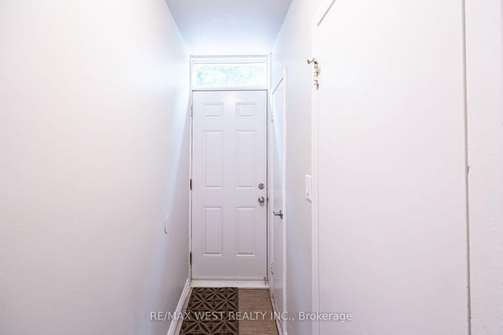 Photo 18 at 3226 - 3226 The Credit Woodlands, Erindale, Mississauga