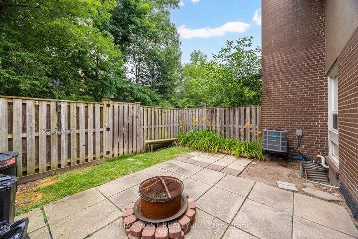 Photo 19 at 3226 - 3226 The Credit Woodlands, Erindale, Mississauga