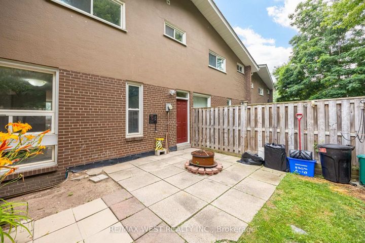 Photo 20 at 3226 - 3226 The Credit Woodlands, Erindale, Mississauga