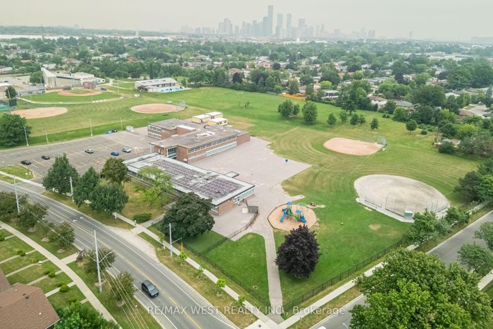 Photo 22 at 3226 - 3226 The Credit Woodlands, Erindale, Mississauga
